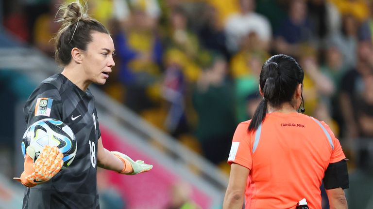 Australia&#39;s goalkeeper Mackenzie Arnold argues with referee Maria Carvajal during a penalty shootout during the Women&#39;s World Cup quarterfinal soccer match between Australia and France in Brisbane, Australia, Saturday, Aug. 12, 2023. (AP Photo/Tertius Pickard)