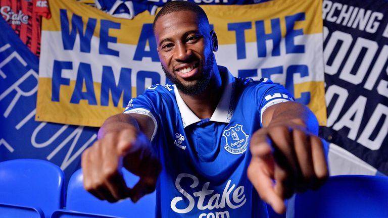 Beto poses for a photo after signing for Everton
