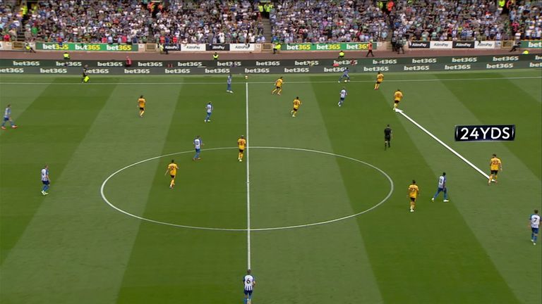 The No 10s create gap between two Wolves CBs