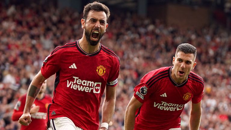 Bruno Fernandes celebrates winner for Man Utd