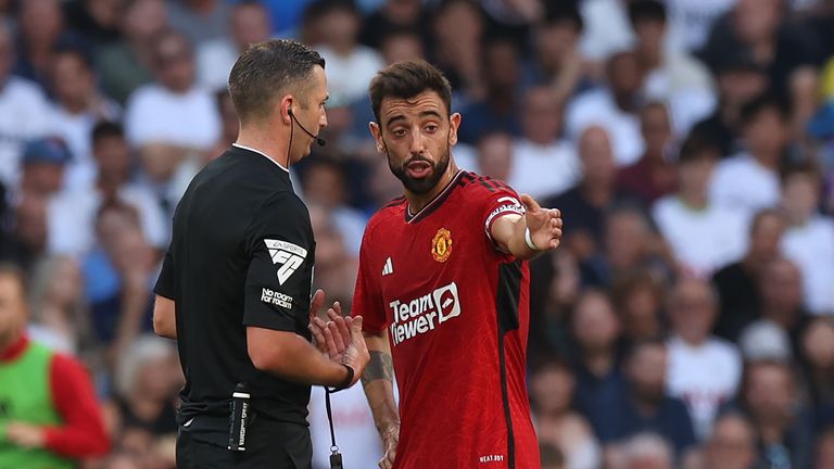 Bruno Fernandes demands apology from officials after Manchester United denied penalty at Tottenham | Football News | Sky Sports