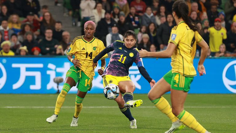 Colombia&#39;s Catalina Usme, center, scores her side&#39;s first goal during the Women&#39;s World Cup round of 16 soccer match between Jamaica and Colombia in Melbourne, Australia, Tuesday, Aug. 8, 2023. (AP Photo/Hamish Blair)