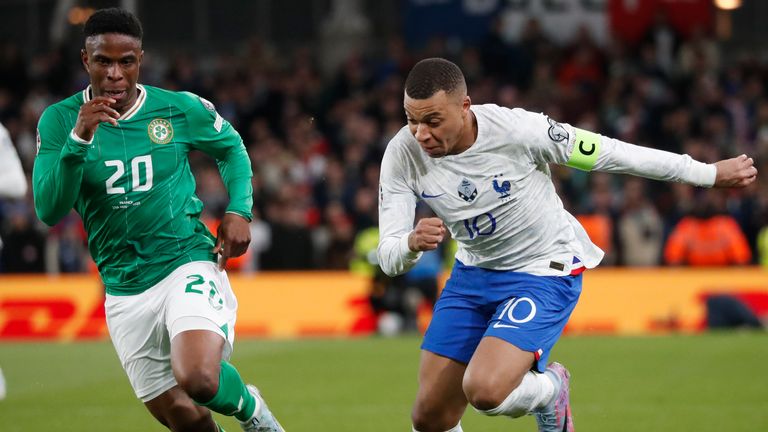 France's Kylian Mbappe, right, and Ireland's Chiedozie Ogbene compete for the ball during the Euro 2024 group B qualifying soccer match between Ireland and France at the Aviva Stadium in Dublin, Ireland, Monday, March 27, 2023. (AP Photo/Peter Morrison)