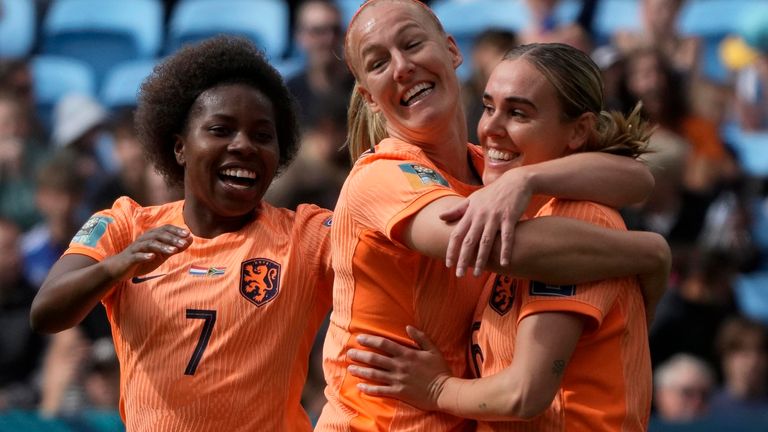 Netherlands' Jill Roord, right, celebrates after scoring the opening goal during the Women's World Cup round of 16 soccer match between the Netherlands and South Africa at the Sydney Football Stadium in Sydney, Australia, Sunday, Aug. 6, 2023. (AP Photo/Mark Baker)