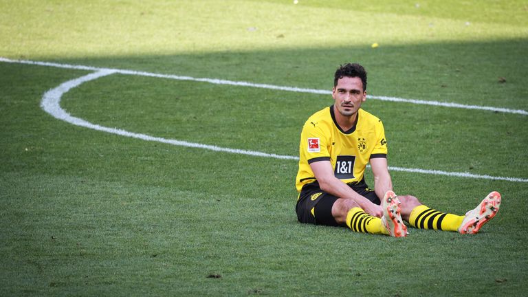 Bundesliga, Matchday 34, Borussia Dortmund - FSV Mainz 05, Signal Iduna Park. Dortmund's Mats Hummels sits on the pitch after the final whistle.
