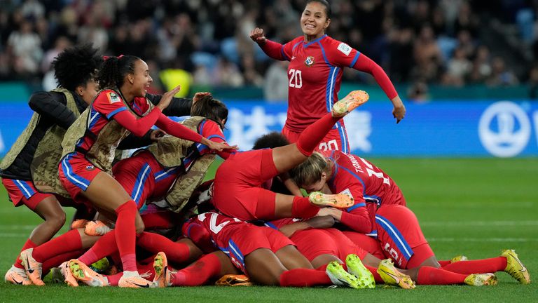 Panama's players celebrate after Marta Cox scored their side's first goal during the Women's World Cup Group F soccer match between France and Panama at the Sydney Football Stadium in Sydney, Australia, Wednesday, Aug. 2, 2023. (AP Photo/Mark Baker)