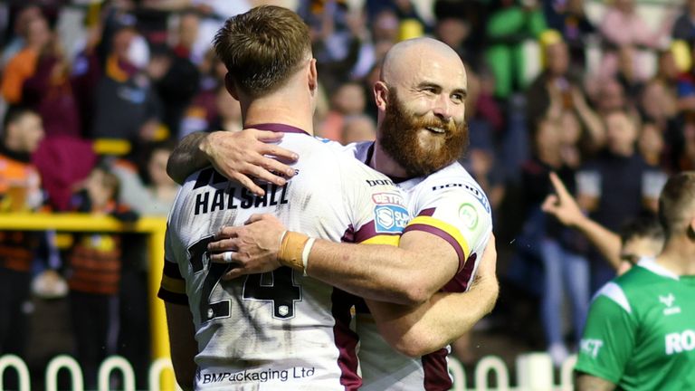 Picture by John Clifton/SWpix.com - 04/08/2023 - Rugby League - Betfred Super League Round 21 - Castleford Tigers v Huddersfield Giants - the Mend A Hose Jungle, Castleford, England -
Huddersfield Giants' Sam Halsall celebrates scoring a try with Jake Bibby