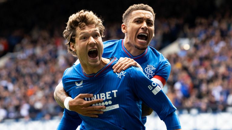 Sam Lammers celebrates with James Tavernier after scoring to make it 1-0
