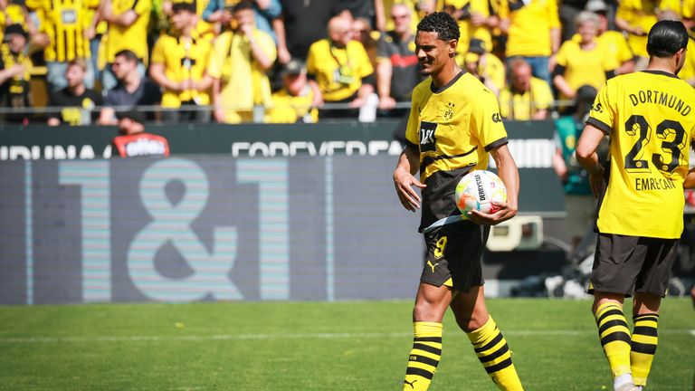 Bundesliga, Matchday 34, Borussia Dortmund - FSV Mainz 05, Signal Iduna Park. Dortmund's Sebastien Haller goes to the penalty spot with the ball in his hands.