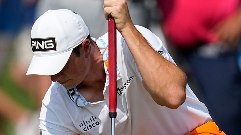 Viktor Hovland, of Norway, prepares to putt on the fifth green during the third round of the Tour Championship golf tournament, Saturday, Aug. 26, 2023, in Atlanta. (AP Photo/Mike Stewart)