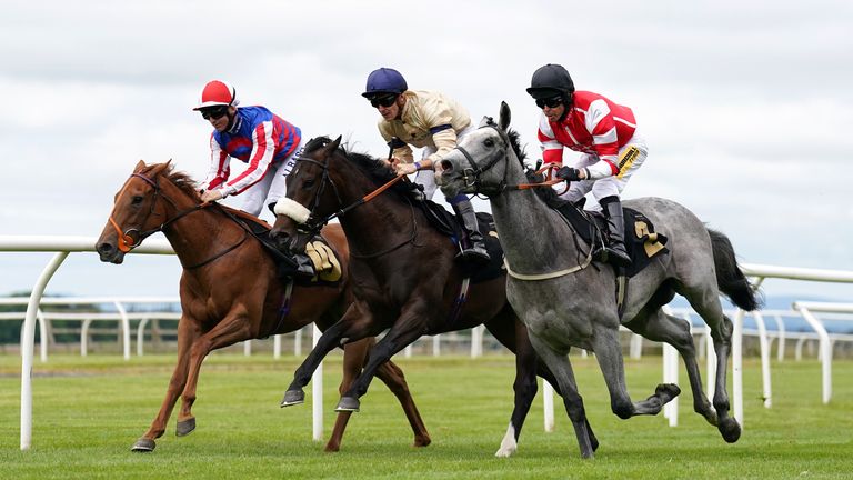 Washington Heights (centre) on the way to winning at Carlisle