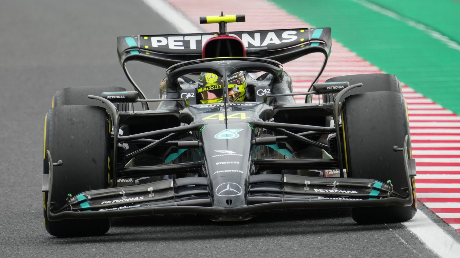 日本GPテスト：ルイス・ハミルトンは「悪い日」だったが、シャルル・ルクレールはフェラーリがレッドブルから「遠くない」と語る |  F1 ニュース