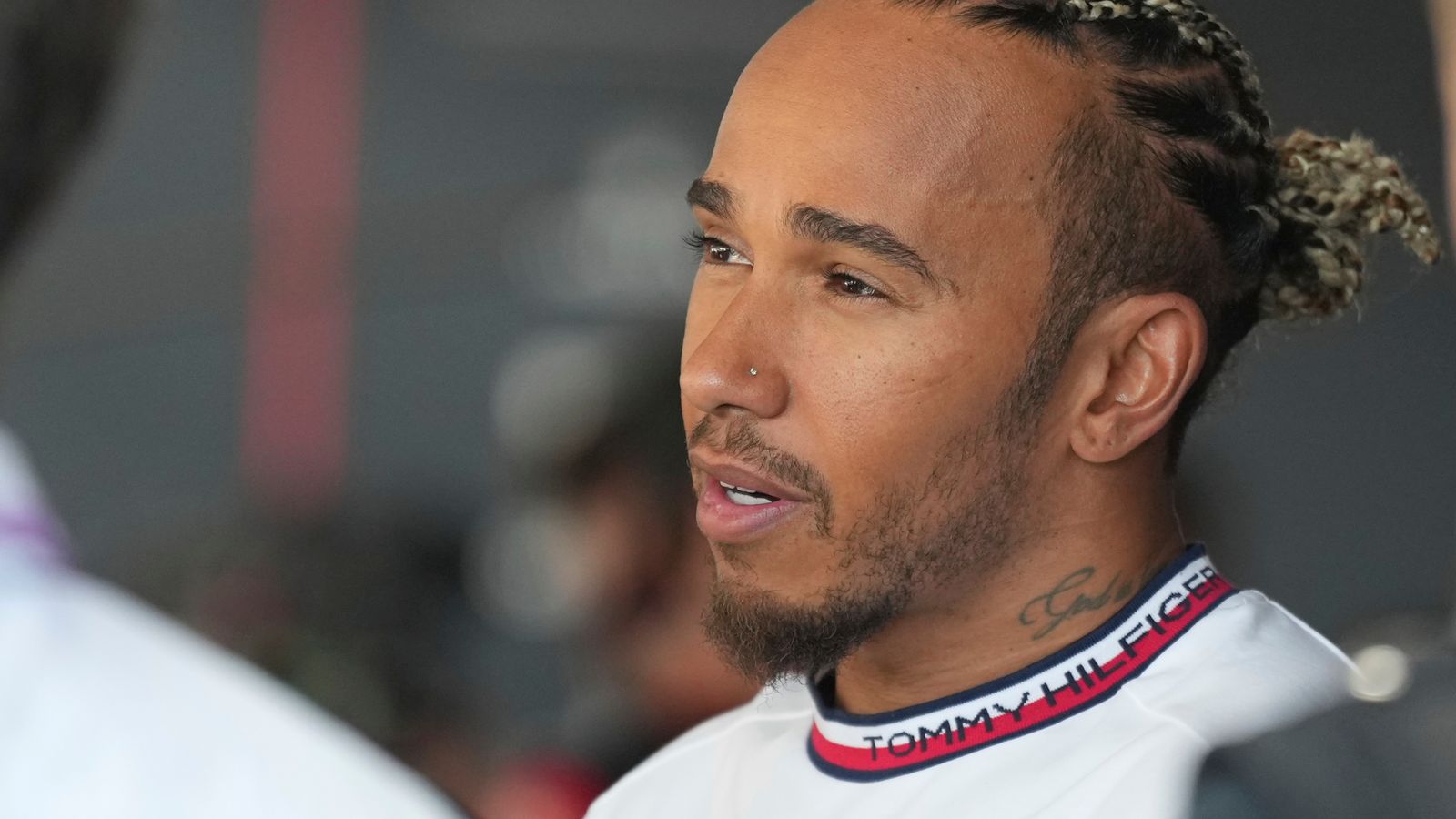 Lewis Hamilton memberikan tantangan Formula 1 kepada Mercedes melawan Red Bull dan mendukung tim untuk mencapainya