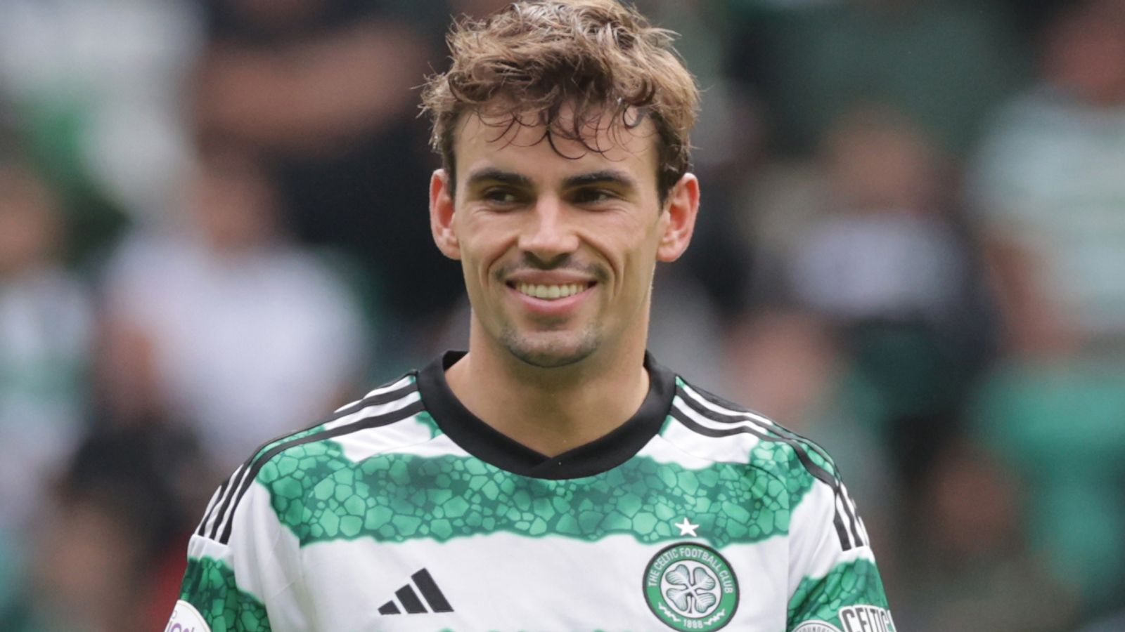 Matt O’Riley: Danmark vurderer å gi Celtic-midtbanespilleren sin første seniorinnkalling |  Fotballnyheter
