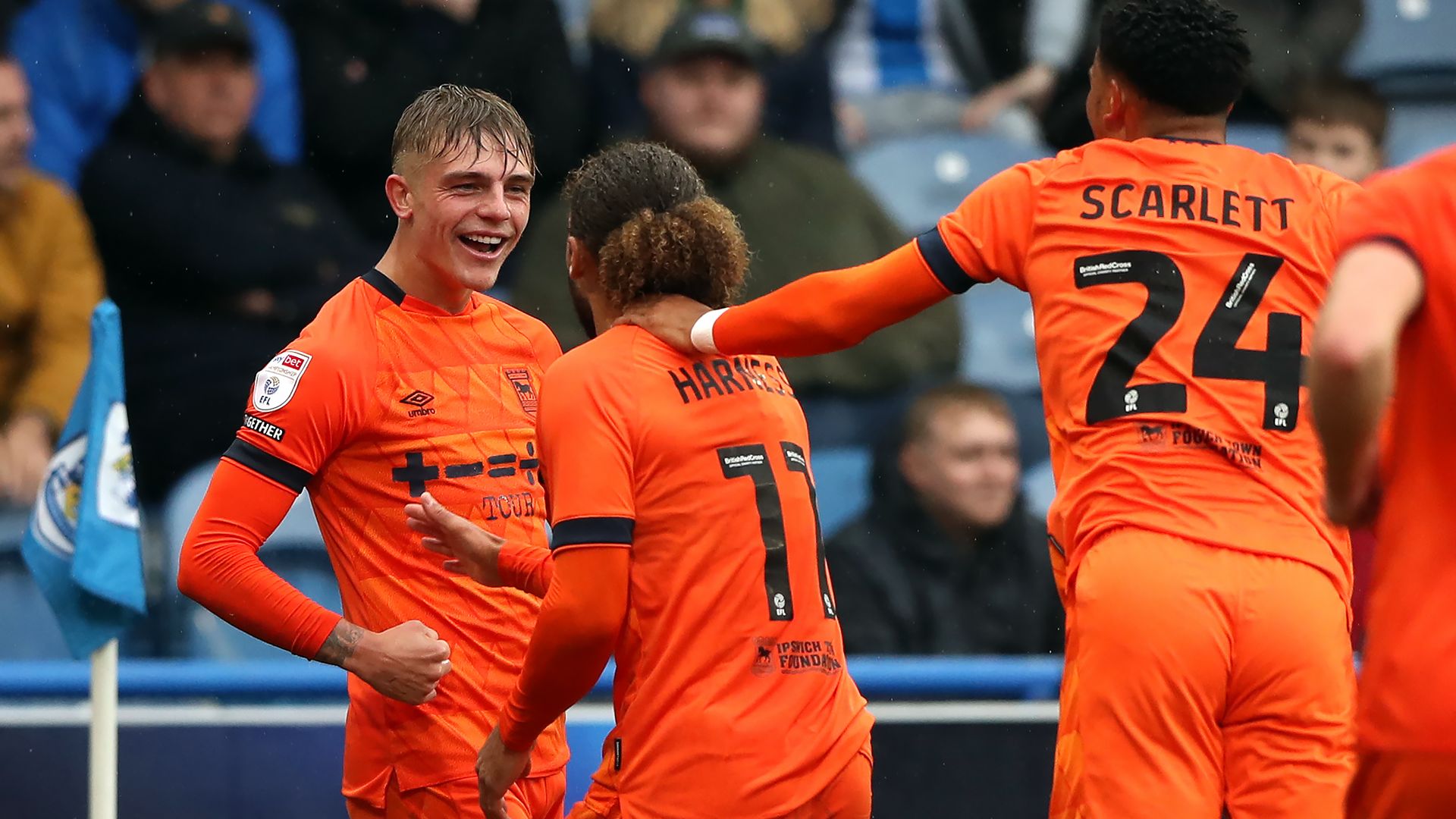 Ipswich strike late to hold Huddersfield