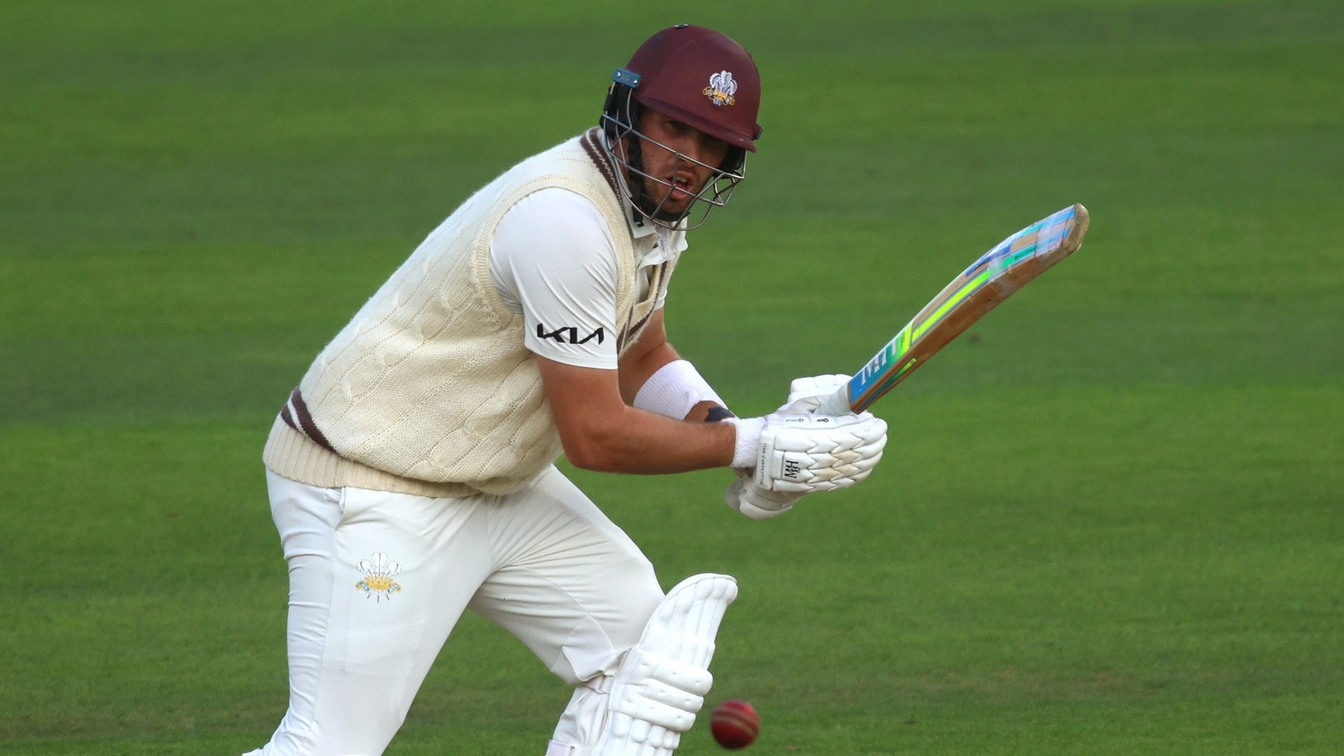 Surrey close in on title as rivals Essex beaten by Hampshire