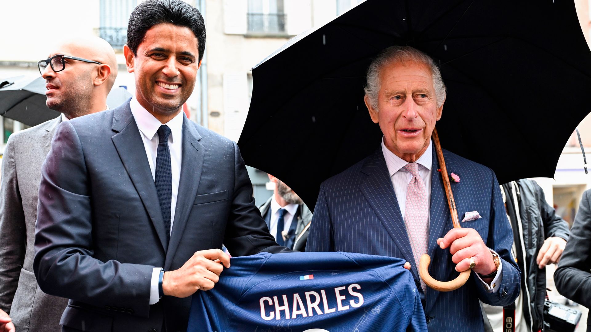 Transfer Centre LIVE! PSG present shirt to... King Charles III!