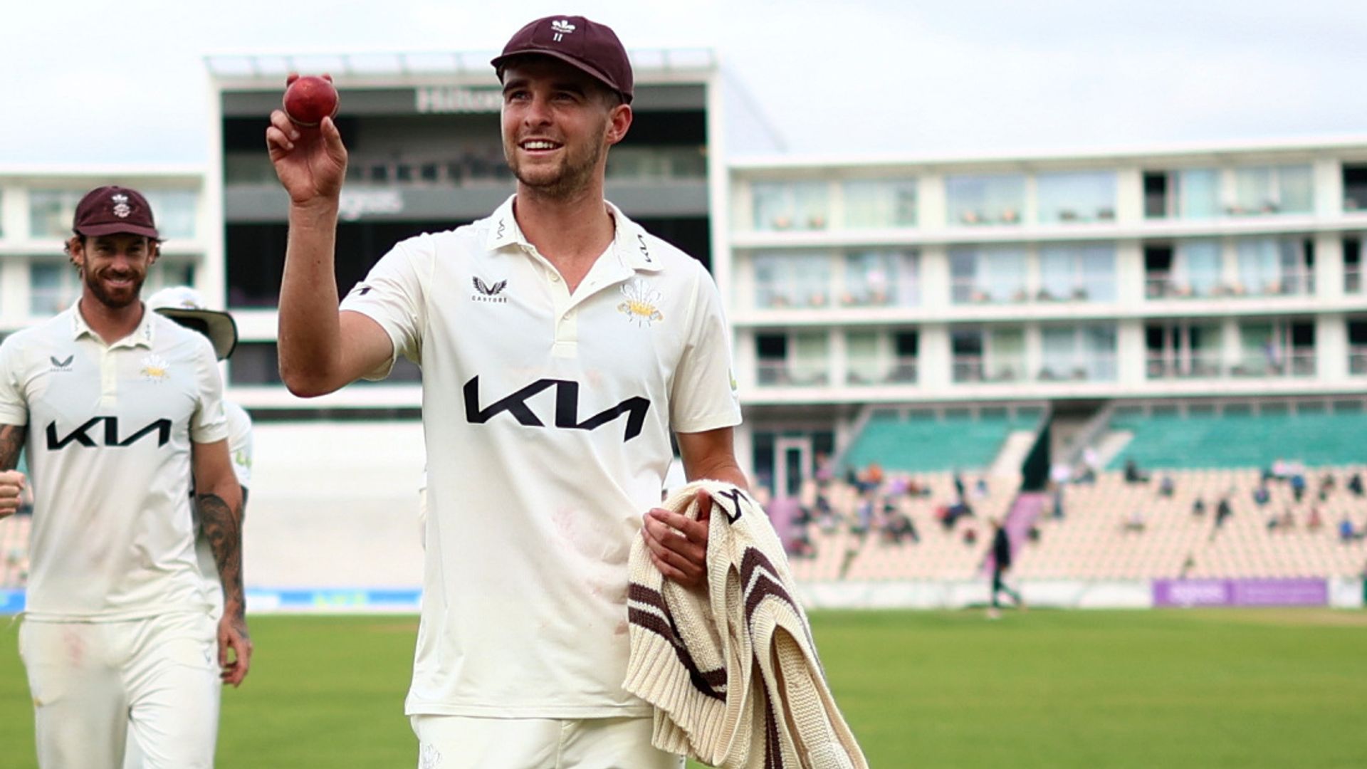 Five-wicket haul from Lawes suits title-chasing Surrey