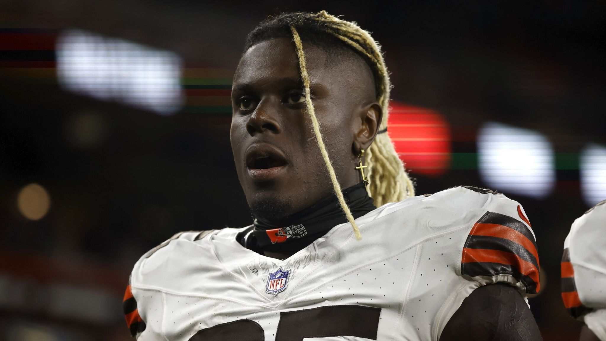 Cleveland Browns tight end David Njoku doing 'OK' after suffering