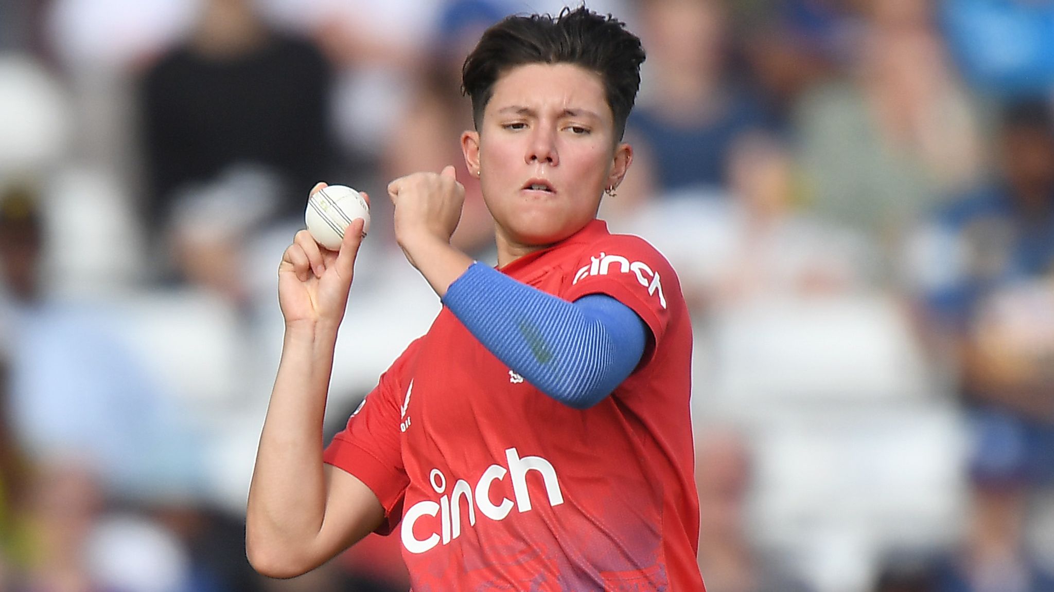 England's Issy Wong struggles with run-up issues but captain Heather ...