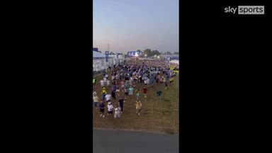 The race is on at the Ryder Cup! | Fans sprint to the first tee