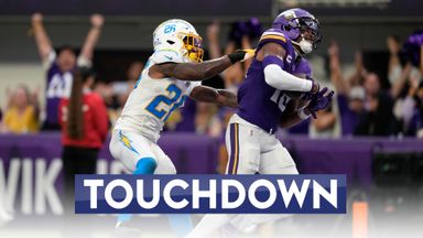 Jefferson gives Vikings the lead with 52-yard TD!