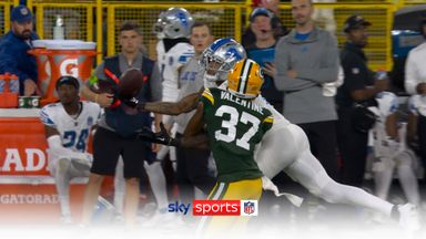 Reynolds makes spectacular one-handed catch
