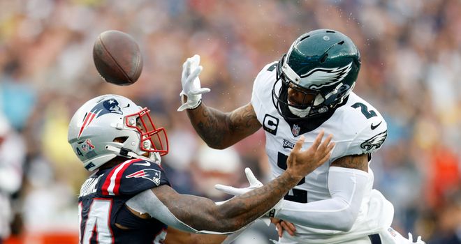 Eagles survive Patriots' comeback attempt, win 25-20