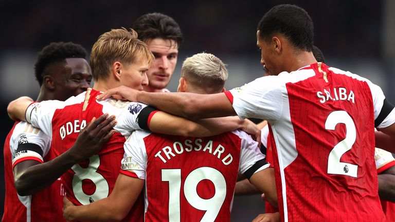 Arsenal celebrate Trossard&#39;s goal