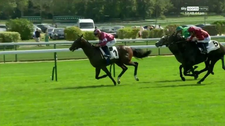 Beauvatier (1/4 favourite) eases to victory in the Group Three Prix la Rochette 