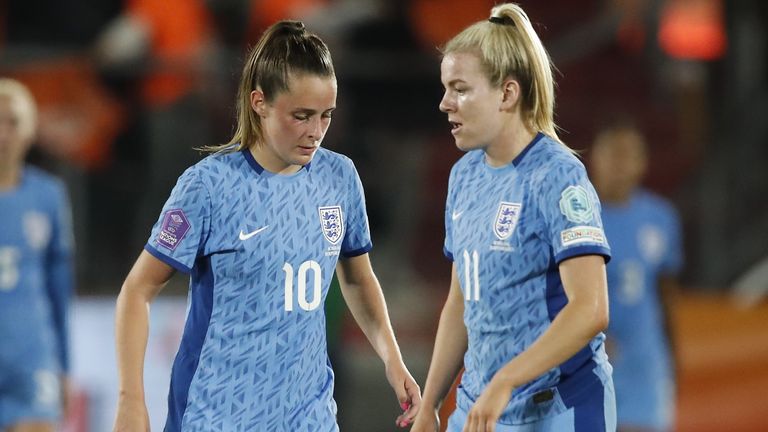 Ella Toone and Lauren Hemp react during England's loss against Netherlands