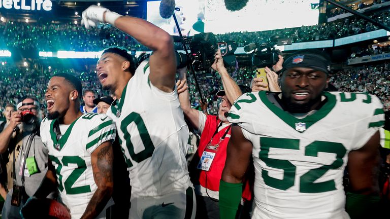 New York Jets overcome Aaron Rodgers' early exit to defeat Buffalo Bills