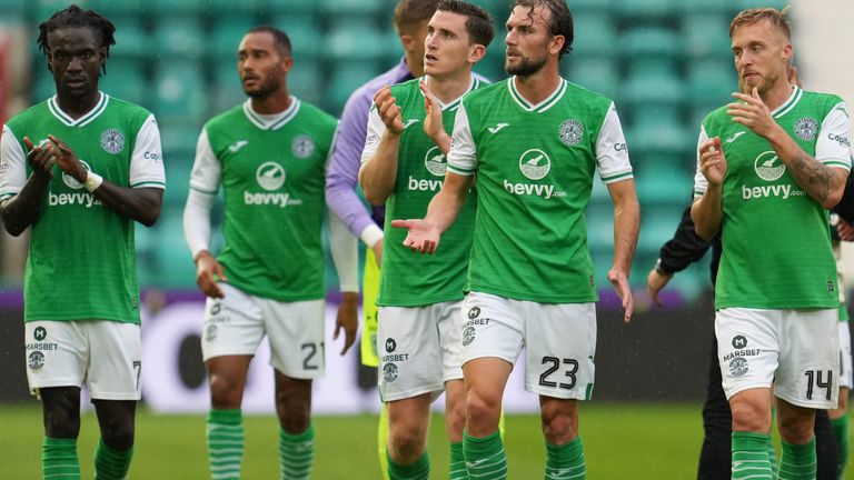 EDINBURGH, SCOTLAND - SEPTEMBER 30: Hibernian&#39;s Christian Doidge looks dejectedly towards the fans during a cinch Premiership game between Hibernian and Dundee at Easter Road, on September 30, 2023, in Edinburgh, Scotland. (Photo by Simon Wootton / SNS Group)