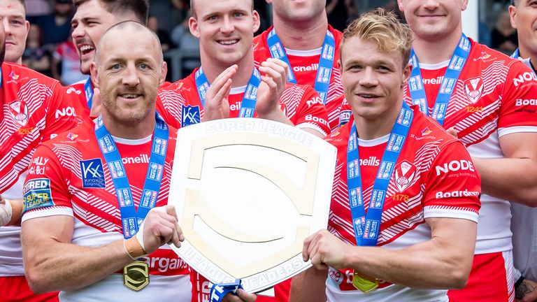 Picture by Allan McKenzie/SWpix.com - 03/09/2022 - Rugby League - Betfred Super League Round 27 - St Helens v Toulouse Olympique - The Totally Wicked Stadium, St Helens, England - St Helens's James Roby with Jonny Lomax & the Betfred Super League Leaders' Shield.