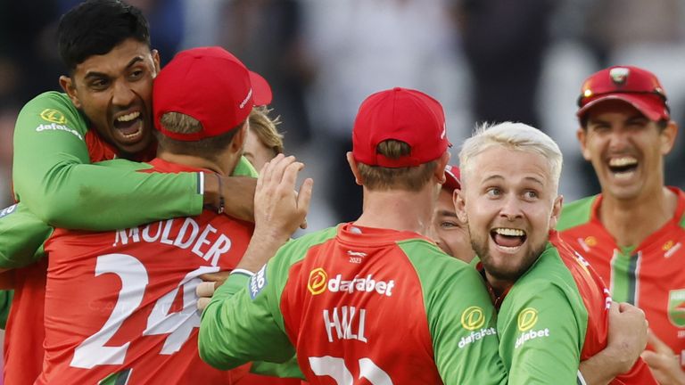 Leicestershire celebrate beating Hampshire in the Metro Bank One Day Cup final