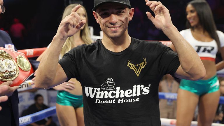 Luis Alberto Lopez celebrates beating Joet Gonzalez (Photo: Mikey Williams/Top Rank)