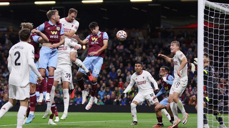 BURNLEY, ENGLAND - SEPTEMBER 23: Jonny Evans of Manchester United scores their sides goal which is later disallowed during the Premier League match between Burnley FC and Manchester United at Turf Moor on September 23, 2023 in Burnley, England. (Photo by Lewis Storey/Getty Images)