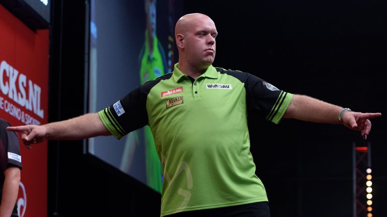 Michael van Gerwen won 10-7 to book his place in the quarter-final 