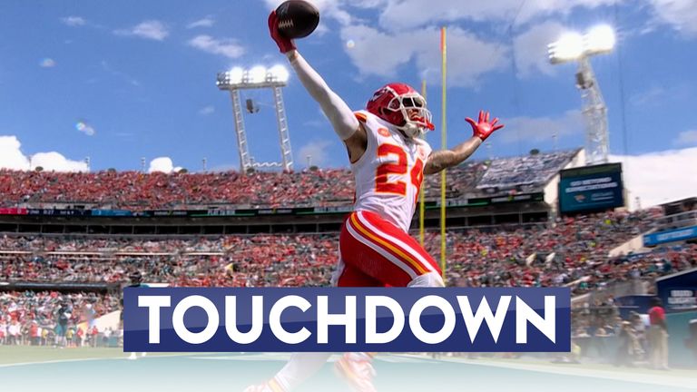 Can't-Miss Play: Kansas City Chiefs quarterback Patrick Mahomes'  sudden-stop move sparks 54-yard dime to wide receiver Skyy Moore