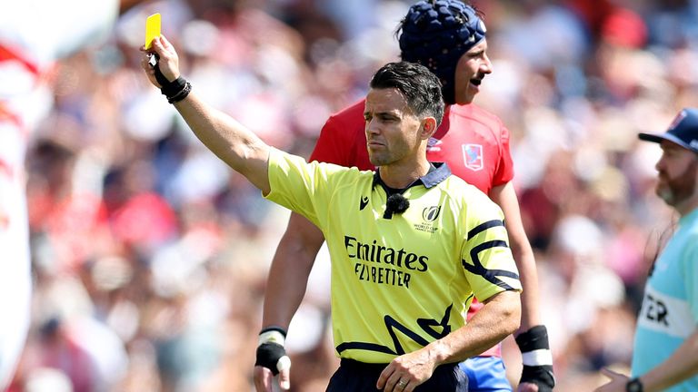 TOULOUSE, FRANCE - SEPTEMBER 10: Referee Nic Berry awards Dylan Riley of Japan (not pictured) with a yellow card during the Rugby World Cup France 2023 match between Japan and Chile at Stadium de Toulouse on September 10, 2023 in Toulouse, France. (Photo by Phil Walter/Getty Images)