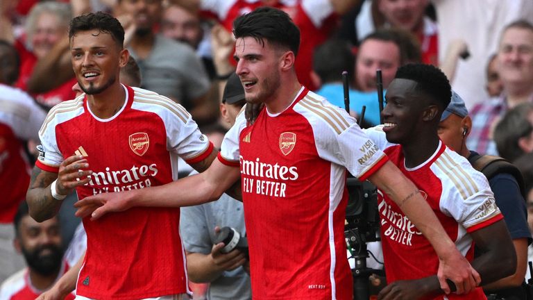 Declan Rice celebrates with his team-mates after scoring a 97th-minute goal for Arsenal