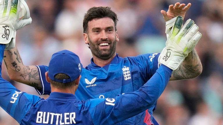 England&#39;s Reece Topley celebrates with England&#39;s Jos Buttler after dismissing New Zealand&#39;s Devon Conway during the One Day International cricket match between England and New Zealand at The Oval cricket ground in London, Wednesday, Sept. 13, 2023. (AP Photo/Kirsty Wigglesworth)