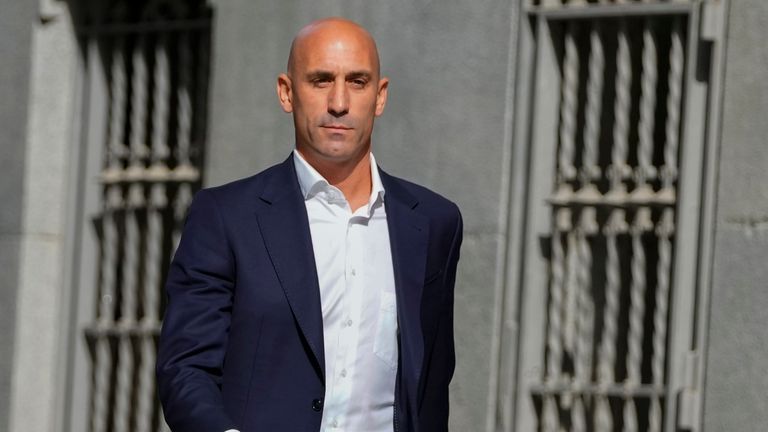 El ex presidente de la Federación Española de Fútbol, ​​Luis Rubiales, llega a la Audiencia Nacional en Madrid, España.