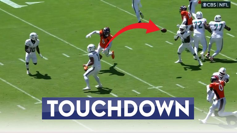 A clever Miami Dolphins play design executed perfectly by Tua Tagovailoa as he finds De'Von Achane with this clever no-look pass for the touchdown