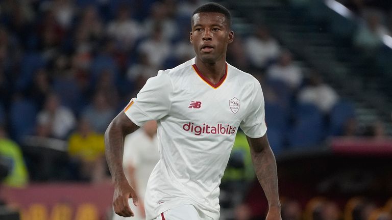 Roma's Georginio Wijnaldum during a friendly soccer match against Shakhtar Donetsk at Rome's Olympic Stadium, Sunday, Aug. 7, 2022. (AP Photo/Gregorio Borgia)