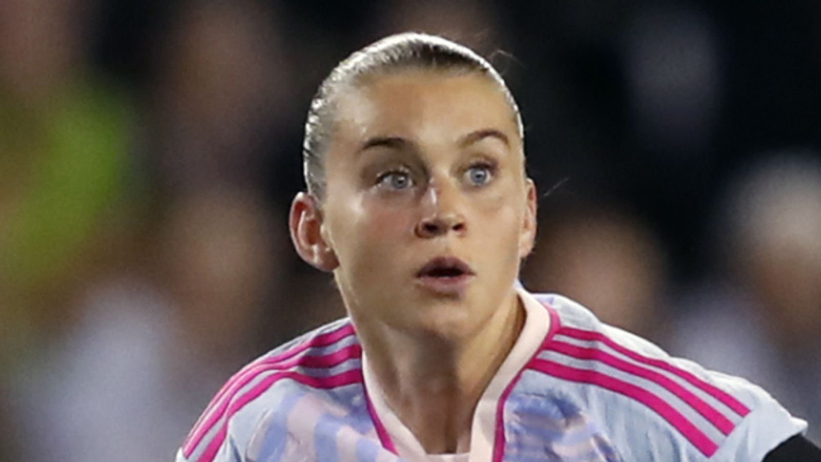 Man Utd 2-2 Arsenal: Cloe Lacasse screamer salvages first WSL point for ...