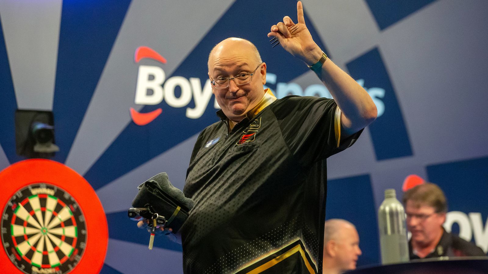 World Grand Prix: Andrew Gilding shocks Gary Anderson as Gerwyn Price and Michael Smith ease through | Darts News