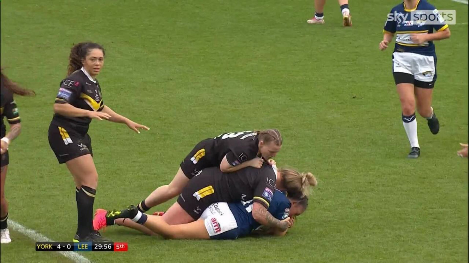 'A bellringer' | Massive hit in Women's Super League Grand Final