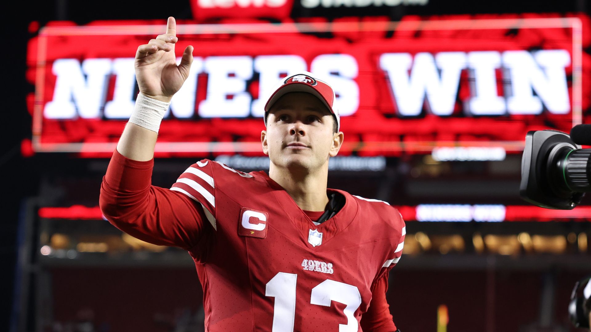 Purdy throws four TD passes to lead 49ers past Cowboys