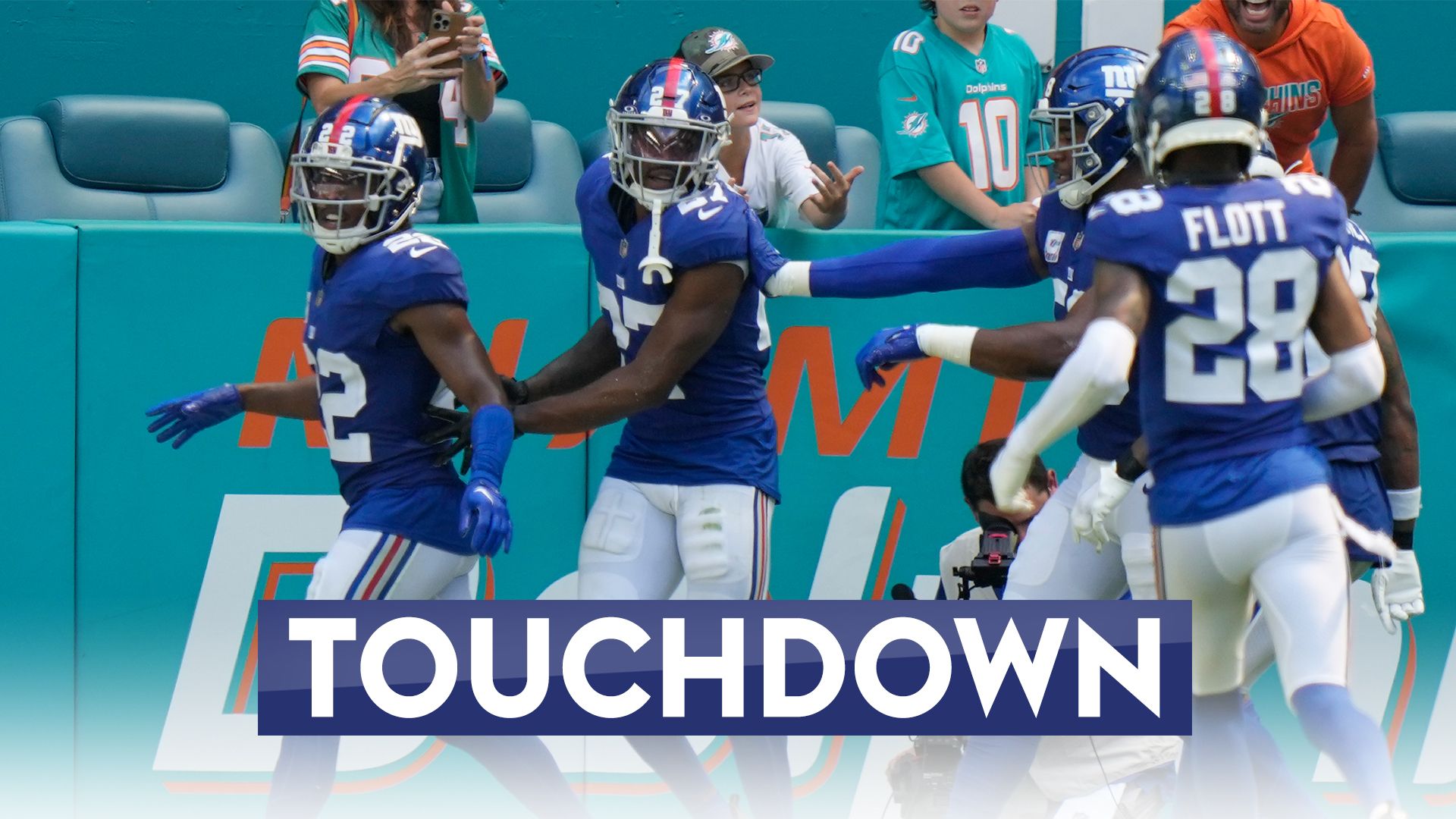 102-yard TD! Pinnock goes length of field for pick-six